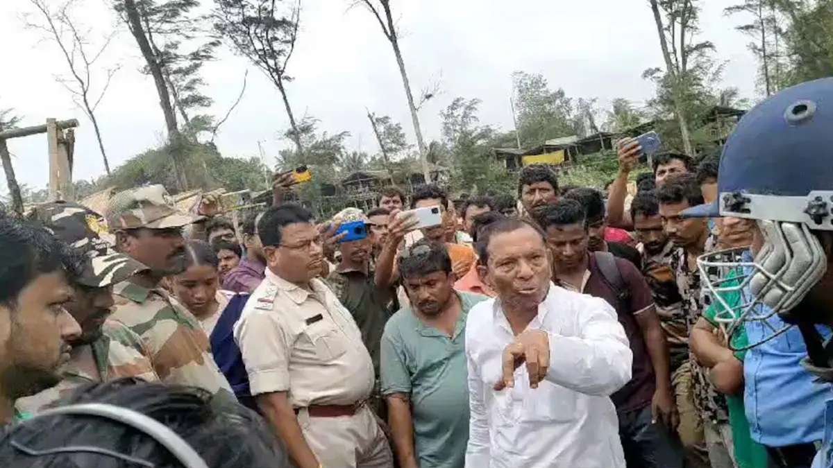 महिला वन अधिकारी को धमकाने वाले TMC नेता अखिल गिरी ने मंत्री पद से दिया इस्तीफा